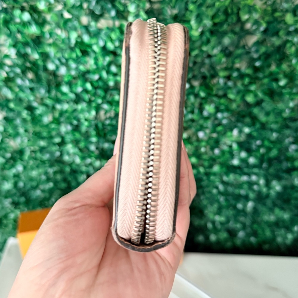 Louis Vuitton Pink Mahina Monogram Zipped Continental Wallet Authentic - Picture 4 of 9